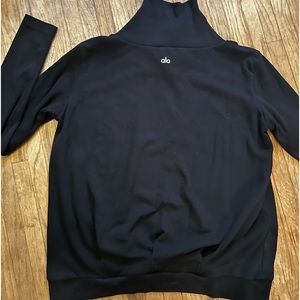 Black Alo Yoga turtleneck sweatshirt Large